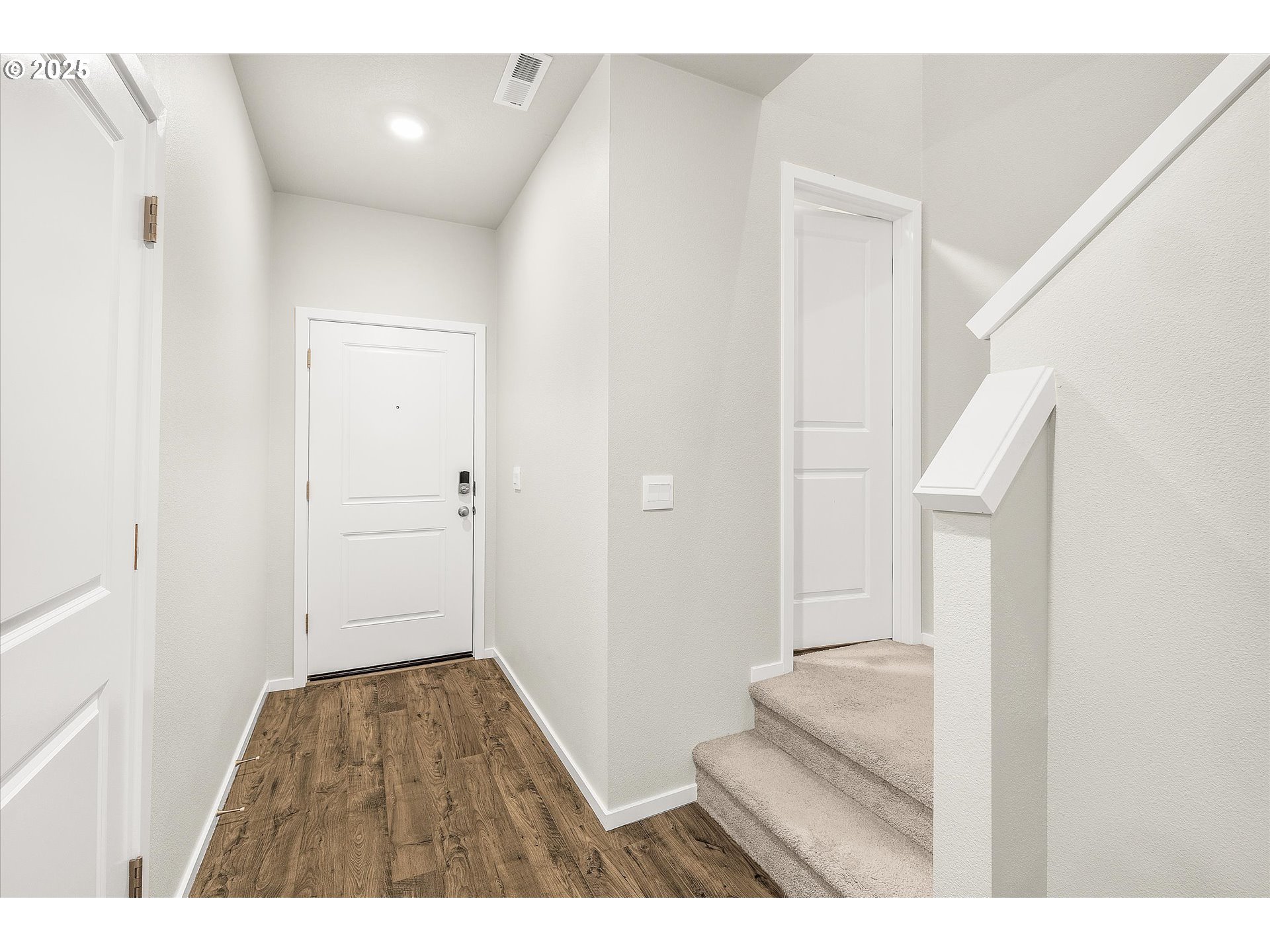 3169 Southeast 34th Way Gresham, OR 97080 - Photo 2 of 28