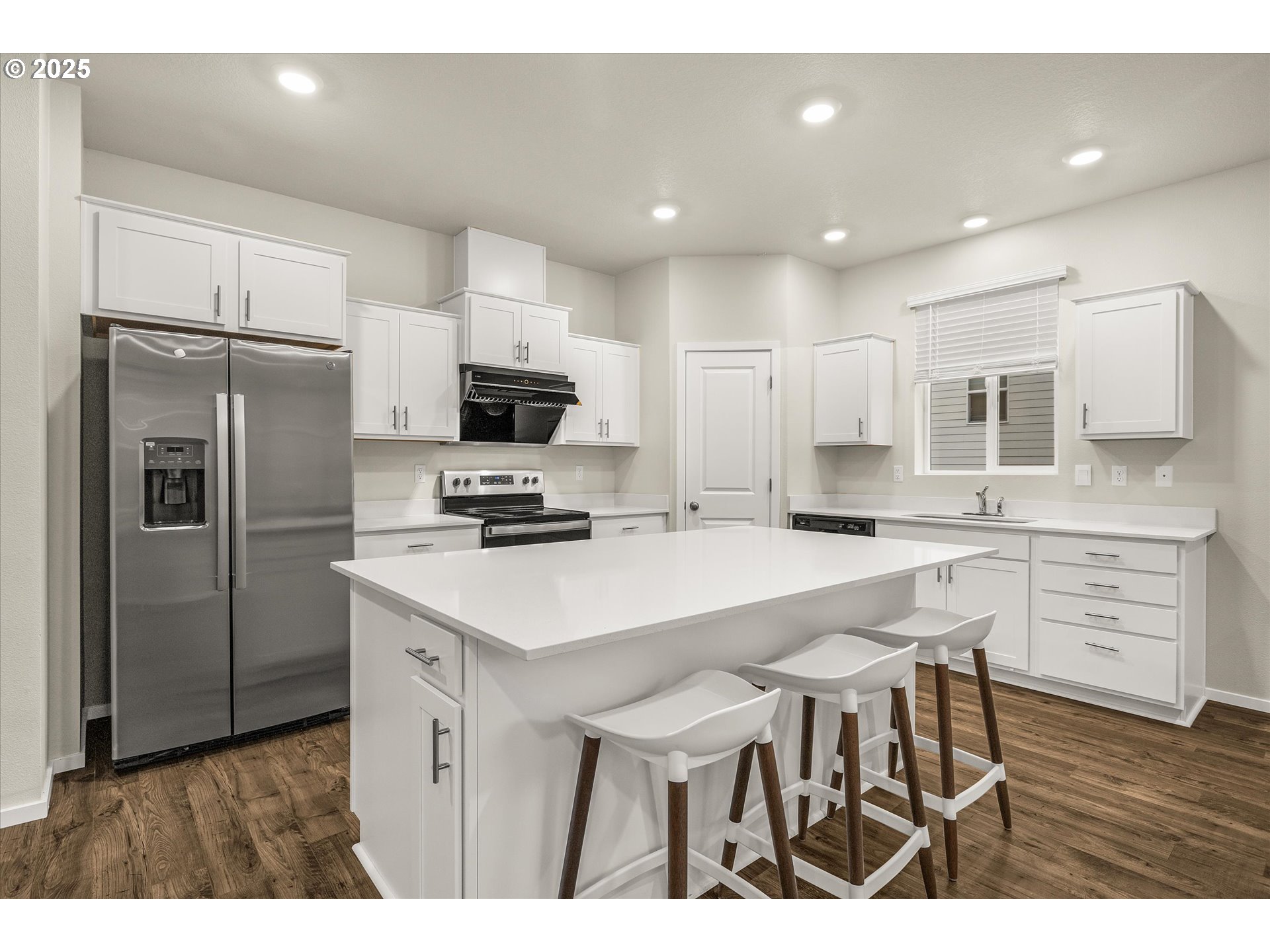 3169 Southeast 34th Way Gresham, OR 97080 - Photo 5 of 28