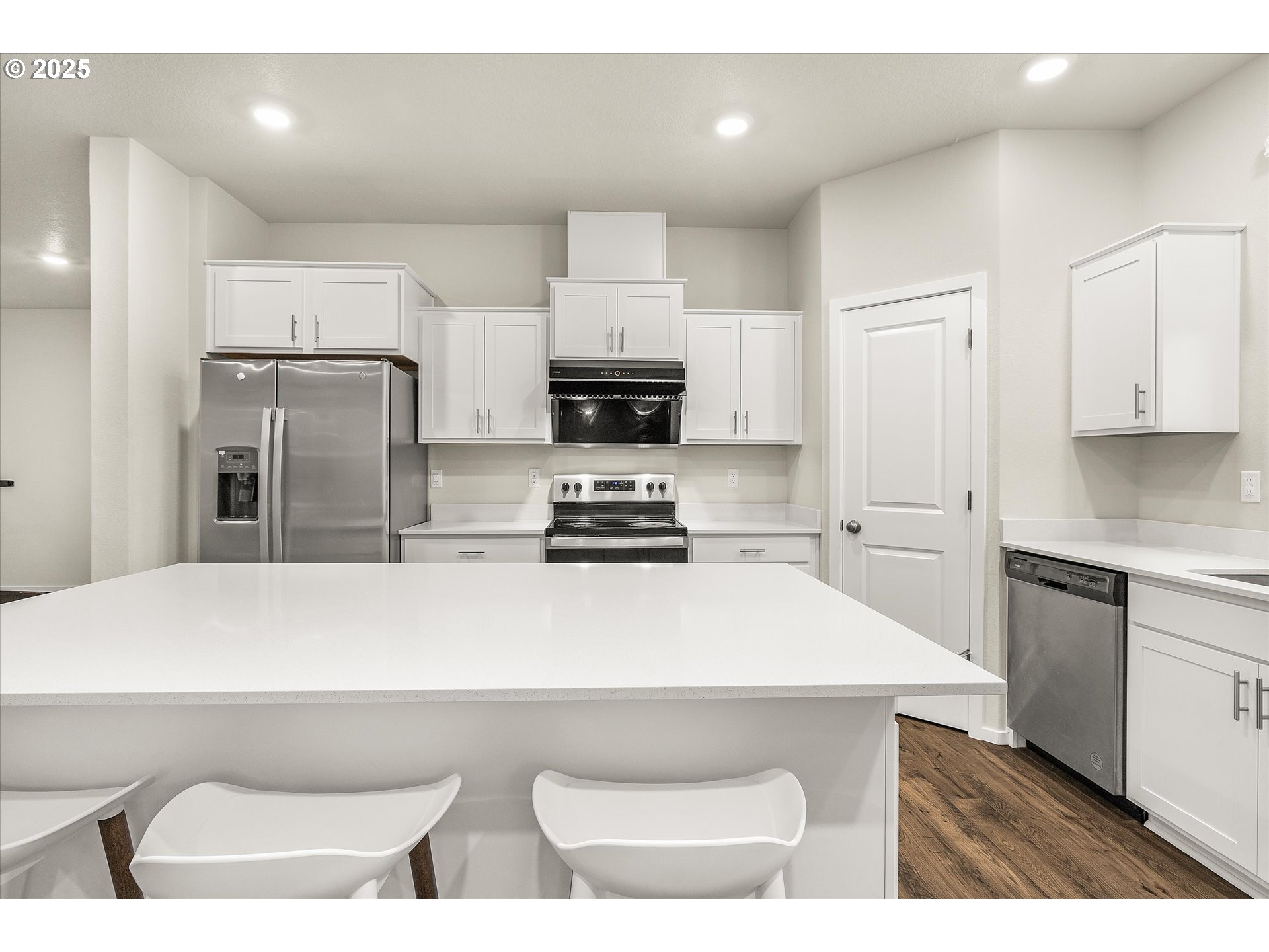 3169 Southeast 34th Way Gresham, OR 97080 - Photo 6 of 28