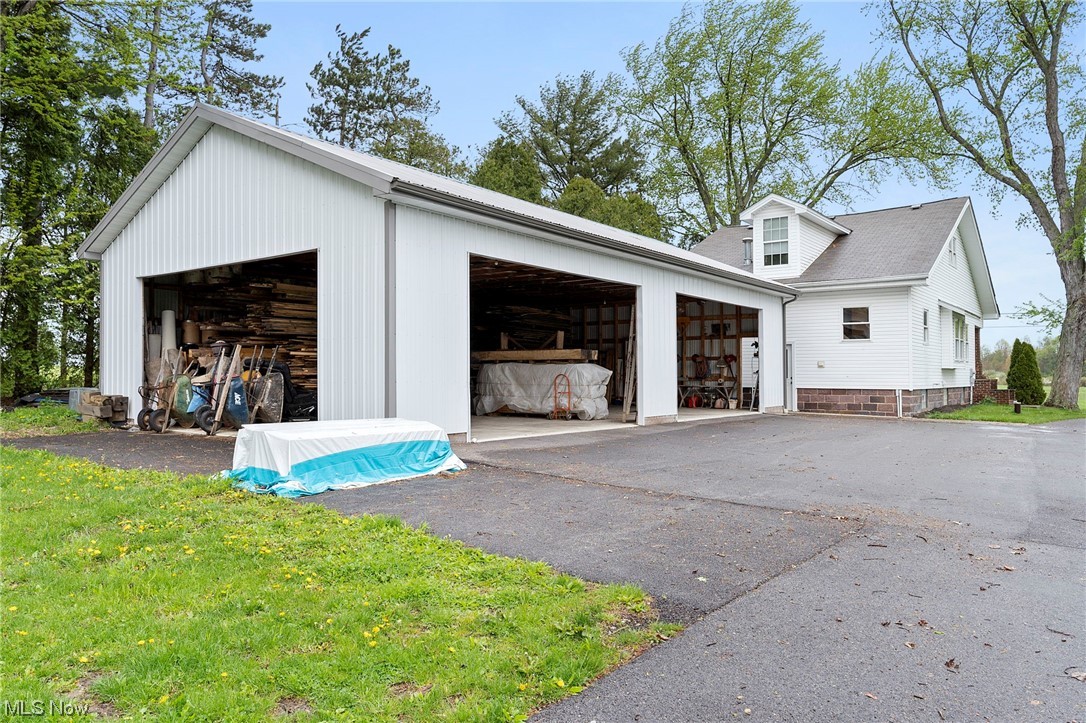 4275 West Calla Road Canfield, OH 44406 - Photo 29 of 31 Garage with a yard