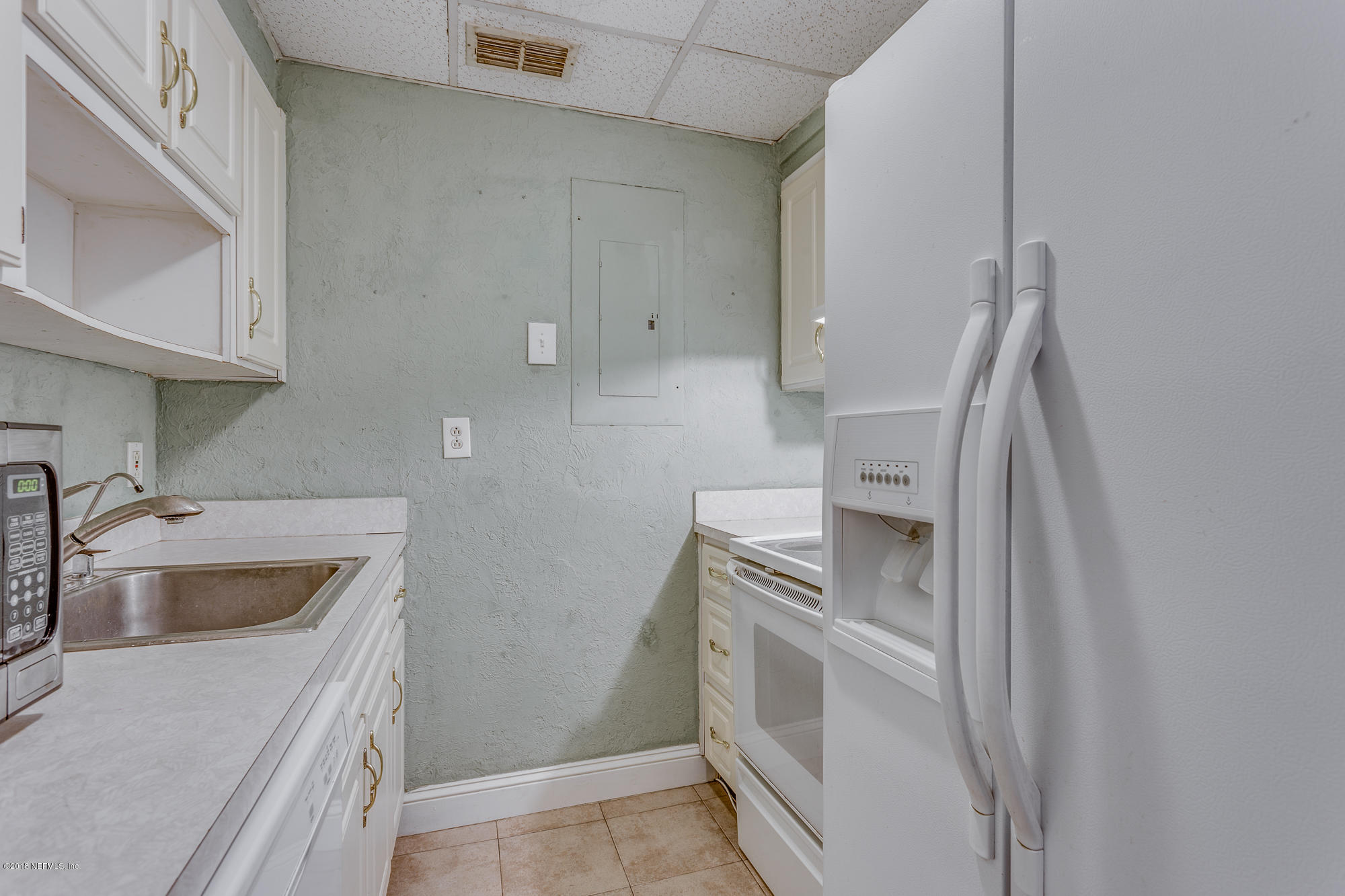 9777 Hogan Road Jacksonville, FL 32246 - Photo 7 of 26 kitchen-3