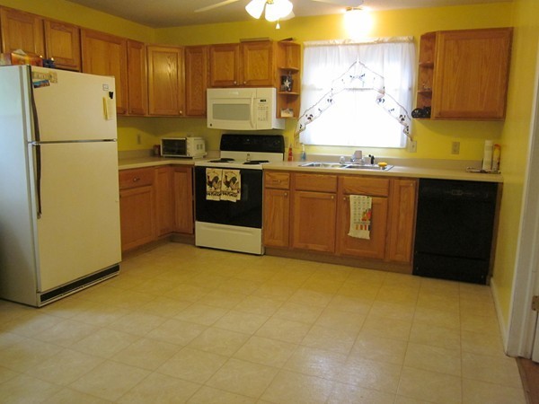 229 Ramblewood Drive Springfield, MA 01118 - Photo 9 of 22