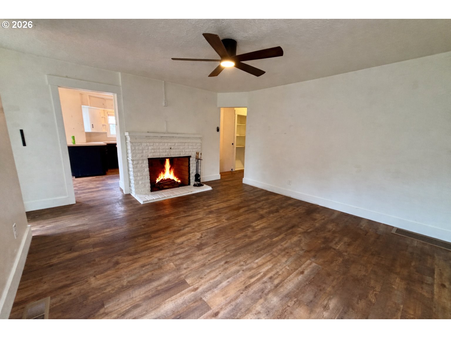 9740 Southwest 51st Avenue Portland, OR 97219 - Photo 4 of 48