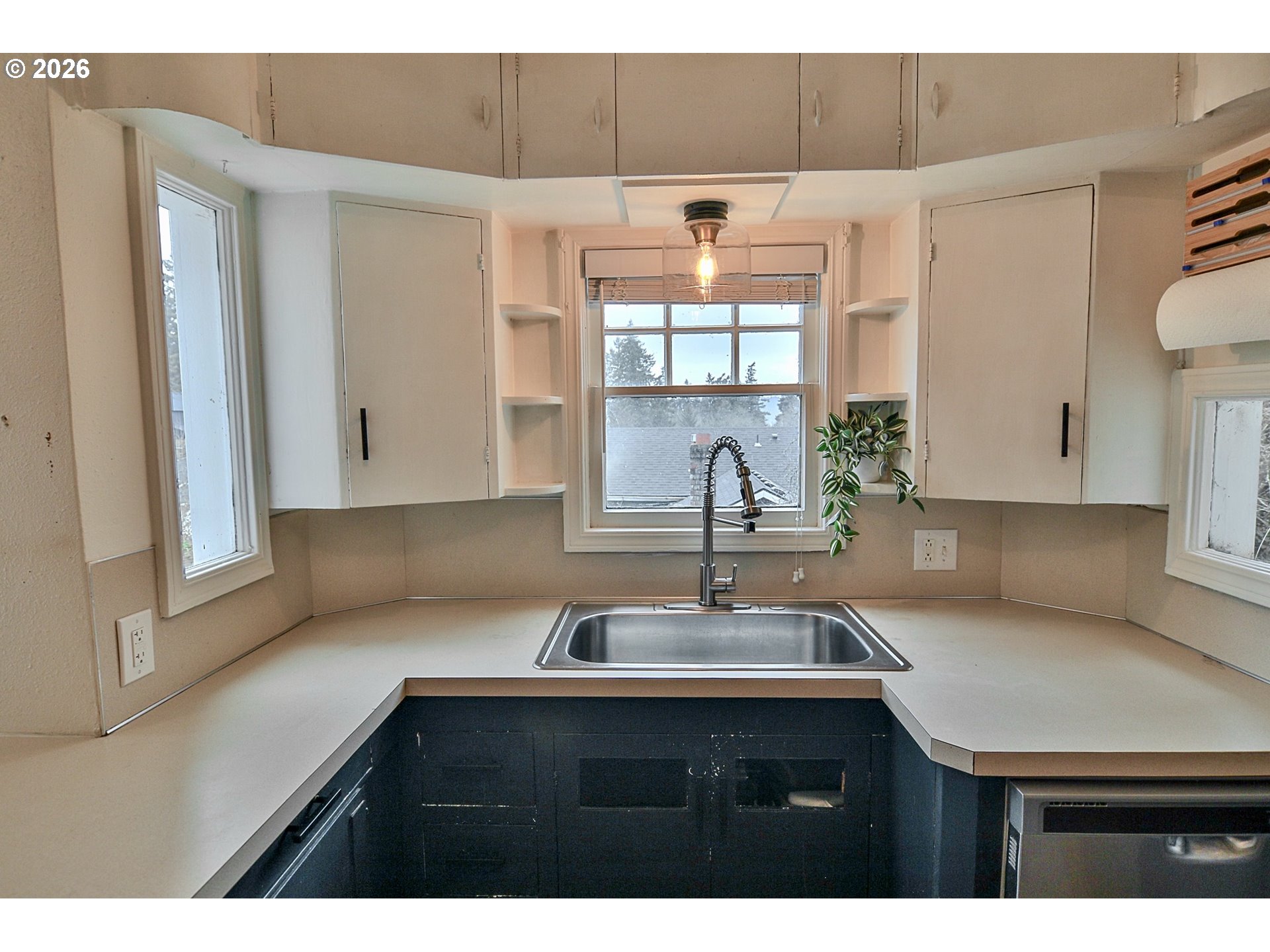 9740 Southwest 51st Avenue Portland, OR 97219 - Photo 8 of 48