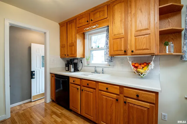 $130,000 | 2011 West Richwoods Boulevard, Peoria, IL 61604