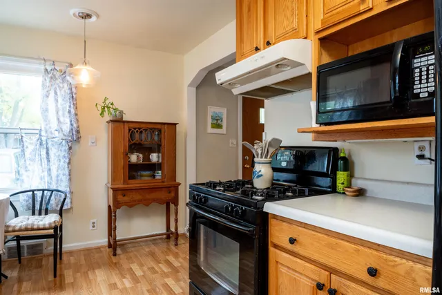 $130,000 | 2011 West Richwoods Boulevard, Peoria, IL 61604