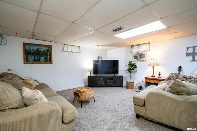 $130,000 | 2011 West Richwoods Boulevard, Peoria, IL 61604