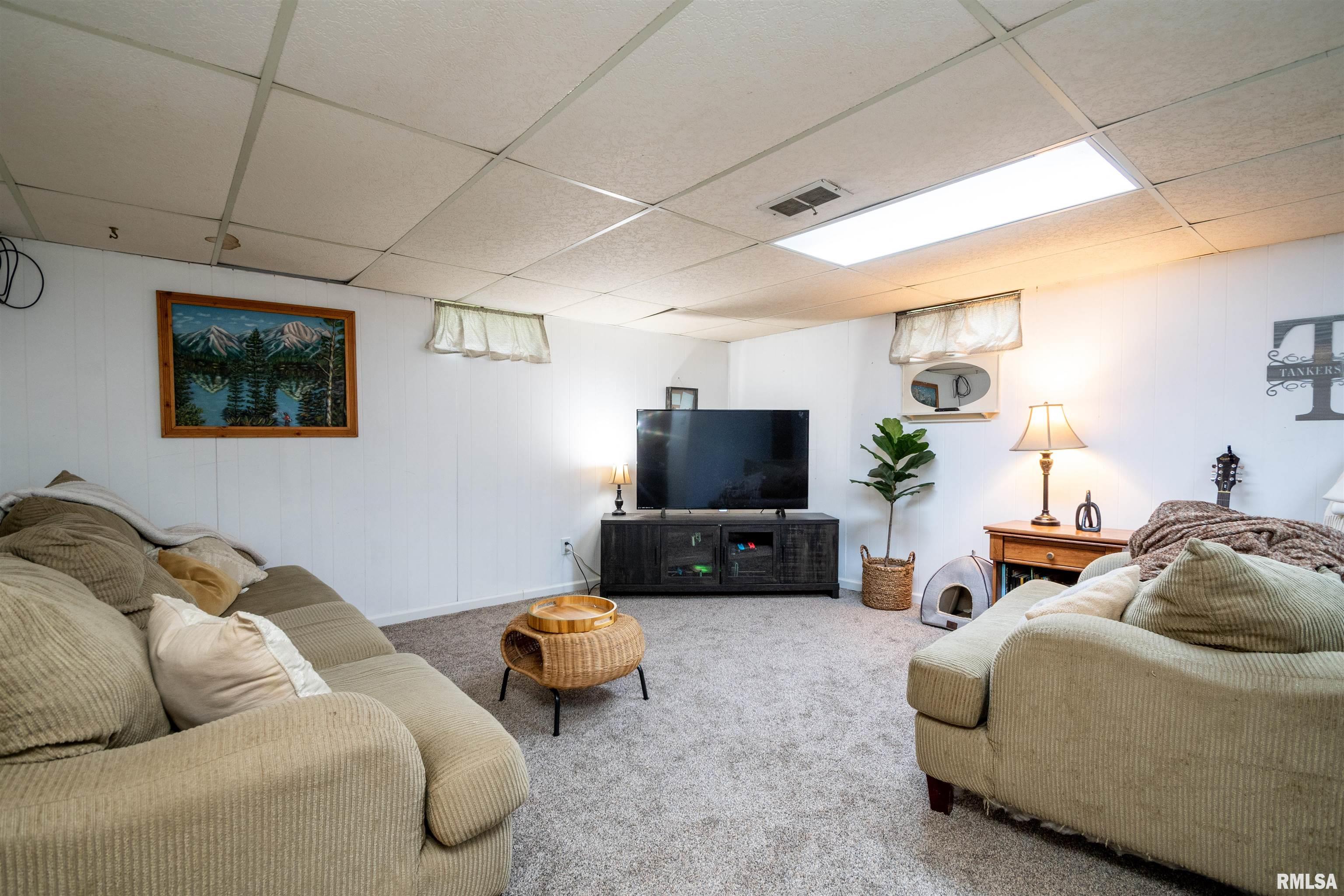 2011 West Richwoods Boulevard Peoria, IL 61604 - Photo 23 of 41