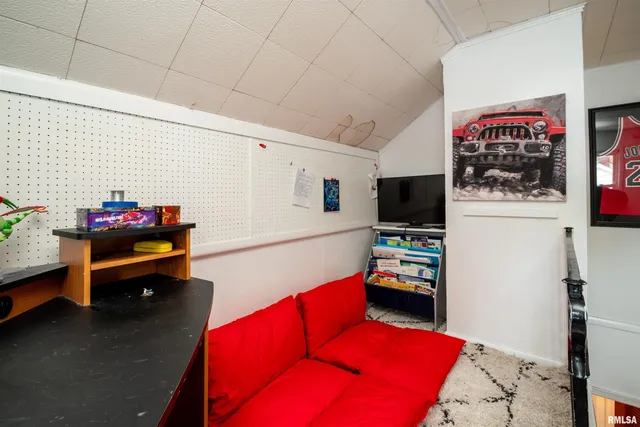 $130,000 | 2011 West Richwoods Boulevard, Peoria, IL 61604