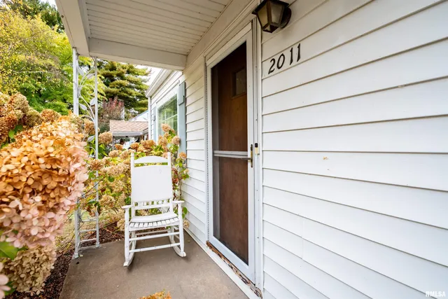 $130,000 | 2011 West Richwoods Boulevard, Peoria, IL 61604