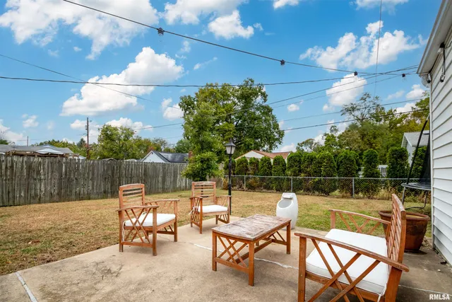 $130,000 | 2011 West Richwoods Boulevard, Peoria, IL 61604