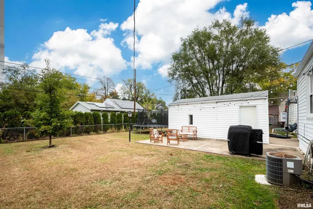 $130,000 | 2011 West Richwoods Boulevard, Peoria, IL 61604