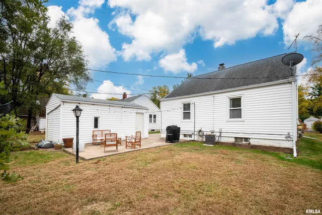 $130,000 | 2011 West Richwoods Boulevard, Peoria, IL 61604