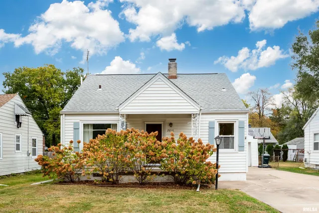 $130,000 | 2011 West Richwoods Boulevard, Peoria, IL 61604