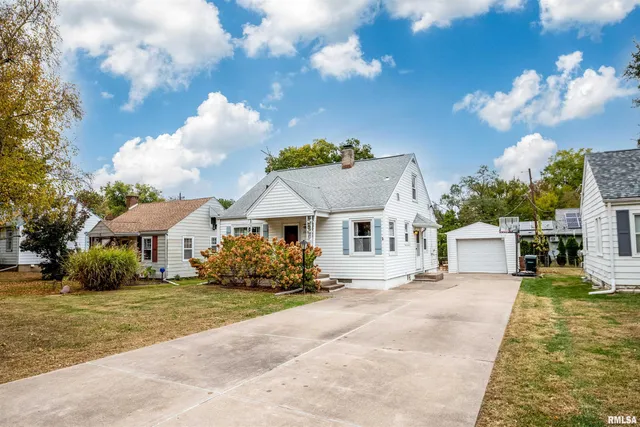 $130,000 | 2011 West Richwoods Boulevard, Peoria, IL 61604