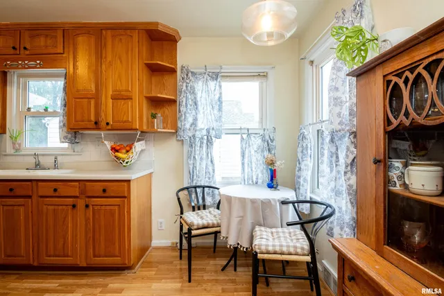 $130,000 | 2011 West Richwoods Boulevard, Peoria, IL 61604