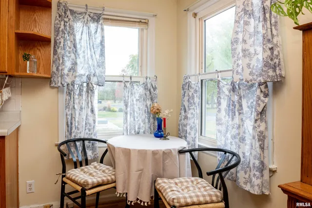 $130,000 | 2011 West Richwoods Boulevard, Peoria, IL 61604