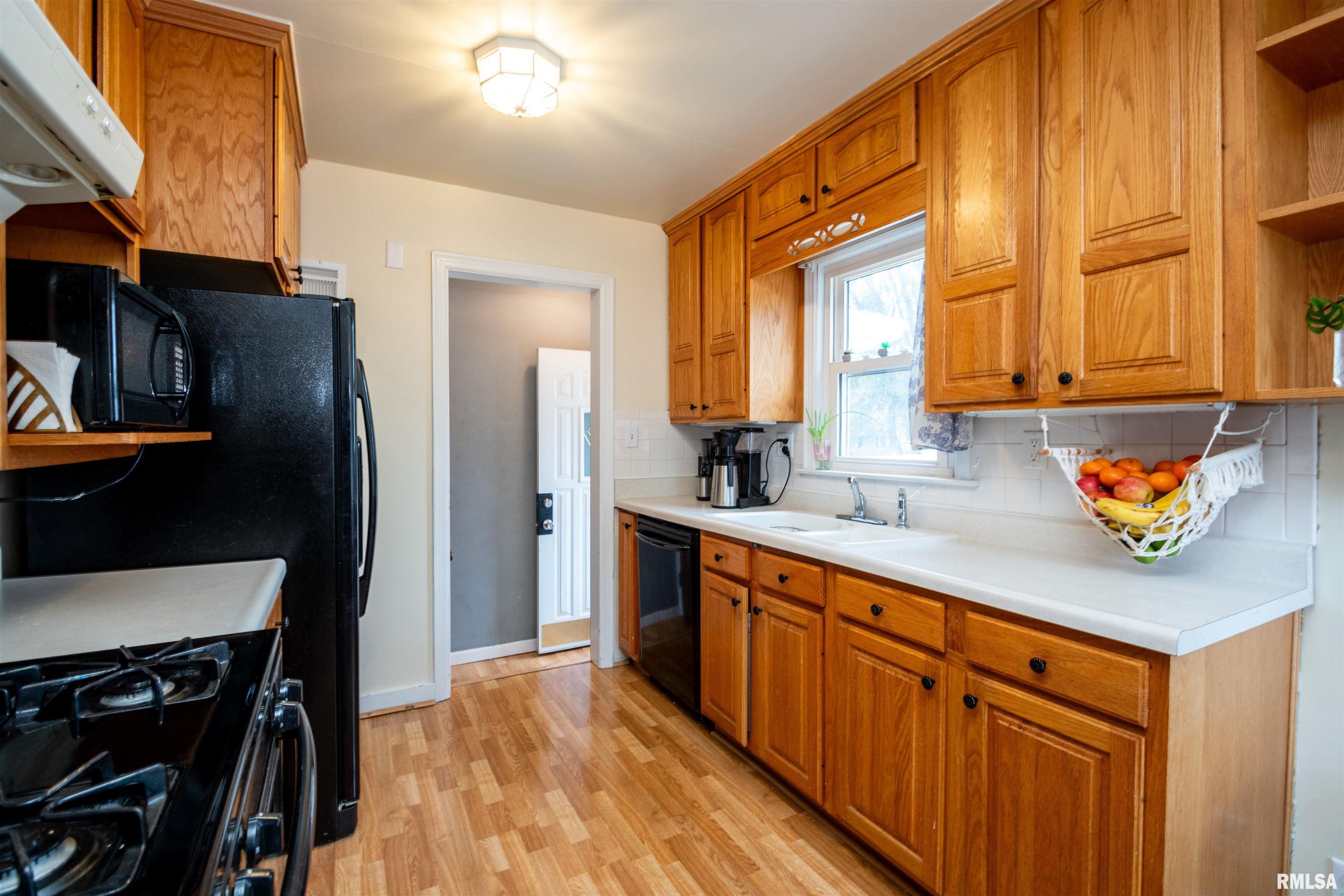 2011 West Richwoods Boulevard Peoria, IL 61604 - Photo 9 of 41