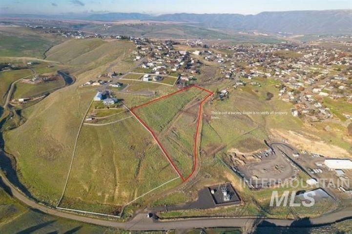 2662 South Slope Lane Clarkston, WA 99403 - Photo 14 of 18 Aerial overview of property's location with a mountain backdrop