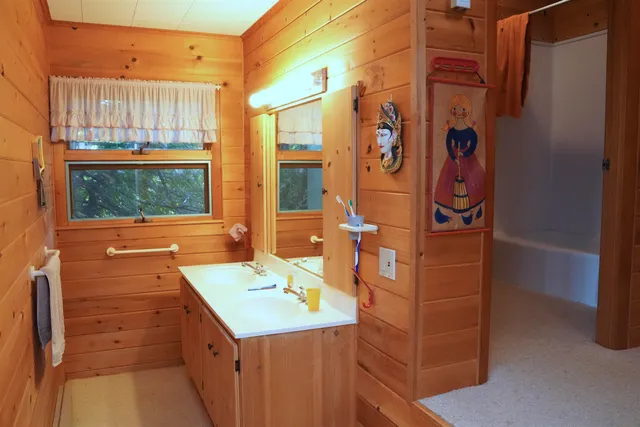 $1,200,000 | 81 Top Deck Lane, Newport Town, VT 05857