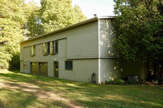 $1,200,000 | 81 Top Deck Lane, Newport Town, VT 05857