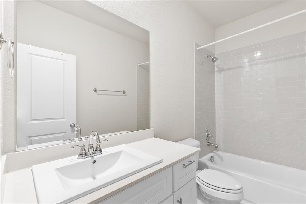 576 Spruce Trail Forney, TX 75126 - Photo 31 of 39 Full Bathroom w/Quartz countertop - 2nd Floor