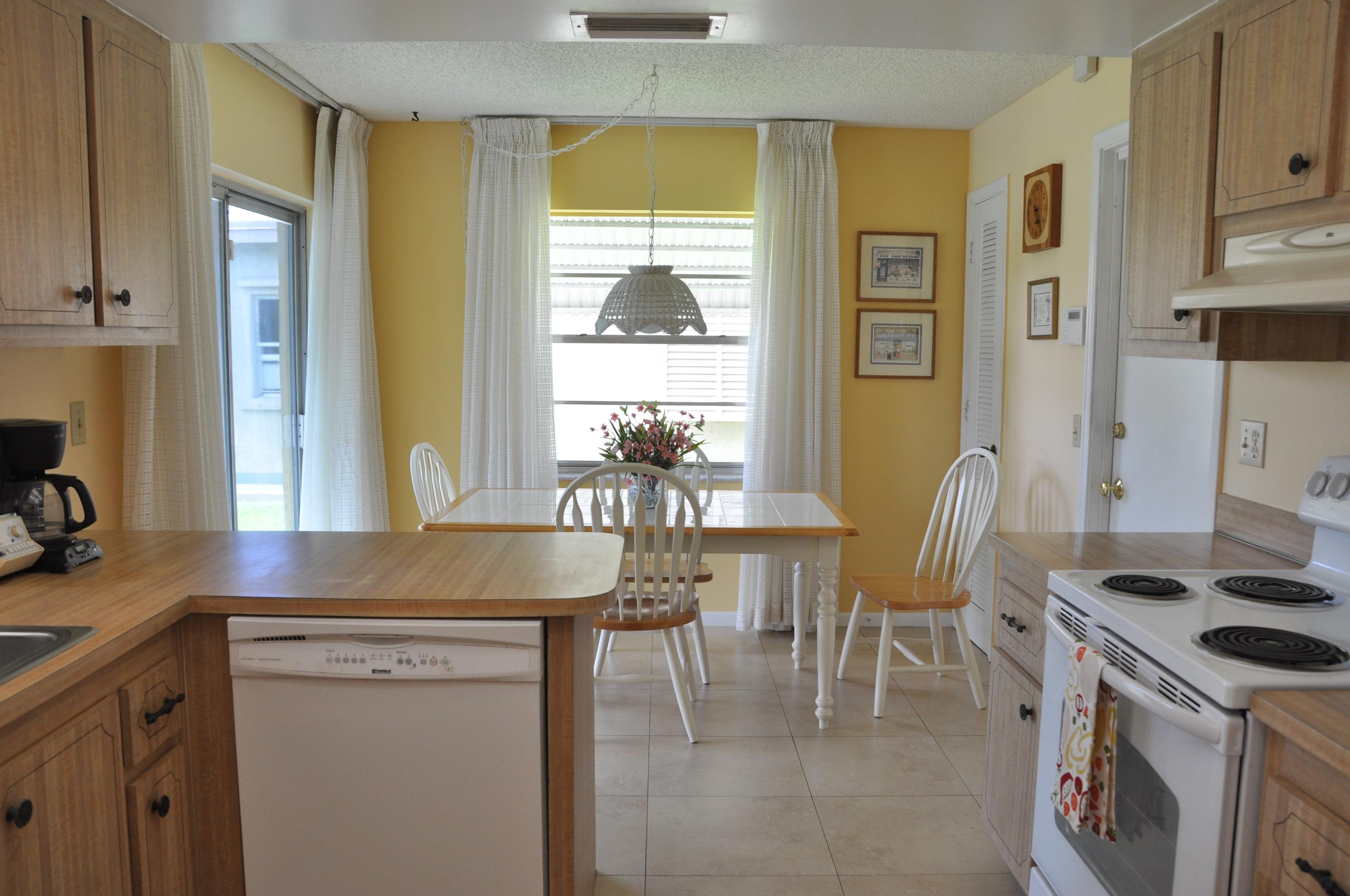 22615 Southwest 56th Avenue Boca Raton, FL 33433 - Photo 5 of 14 Eat-in Kitchen