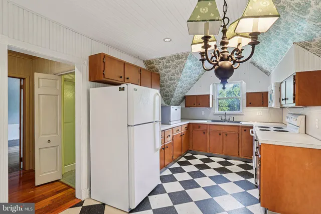 $2,000 | 1420 Pennsylvania Avenue, Berwyn, PA 19312