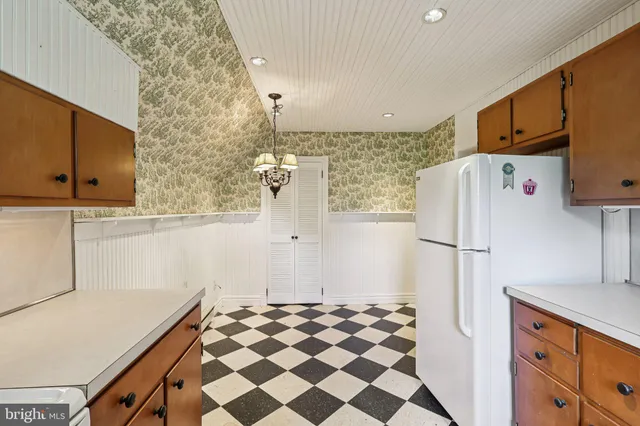 $2,000 | 1420 Pennsylvania Avenue, Berwyn, PA 19312