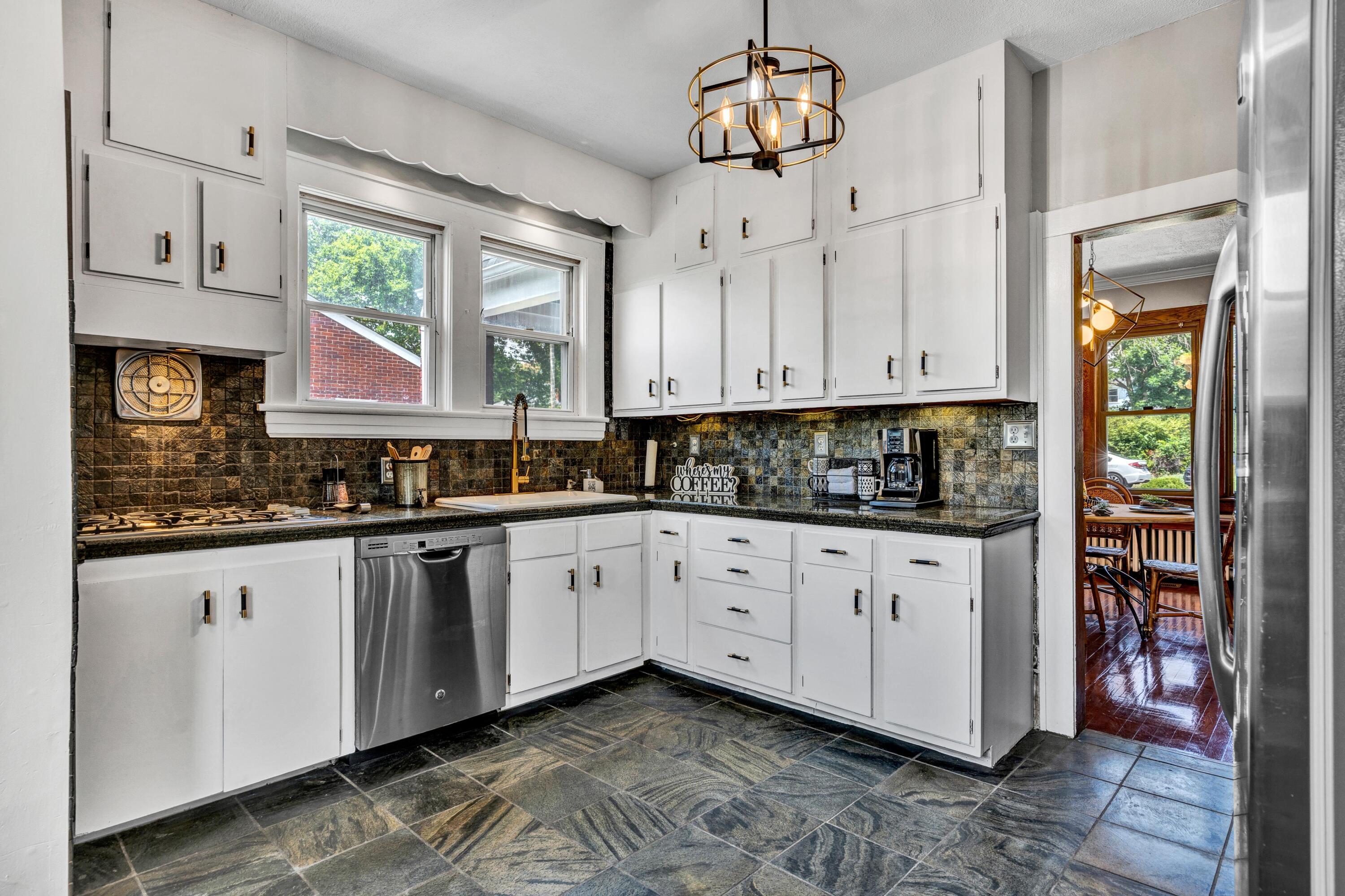 3116 Willow Road Northwest Roanoke, VA 24017 - Photo 11 of 40 Eat-In Kitchen