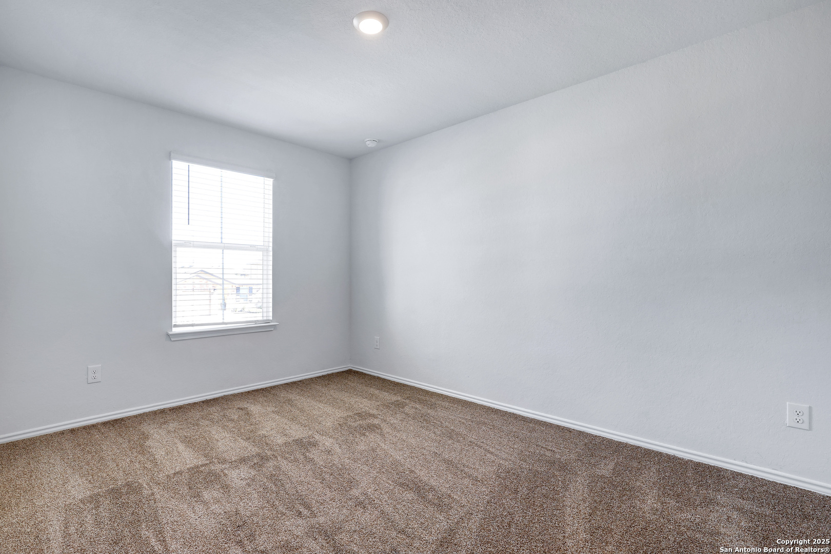 5867 Kendall Prairie San Antonio, TX 78244 - Photo 20 of 25 an empty room with a window