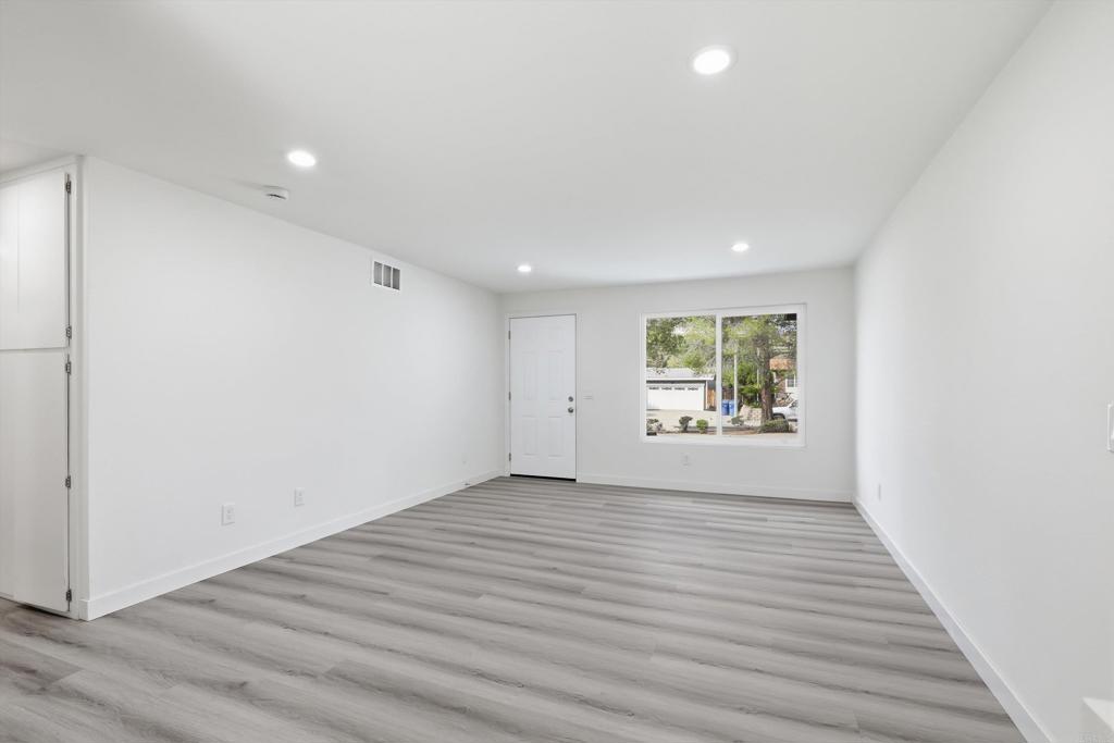 13641 Carriage Road Poway, CA 92064 - Photo 7 of 28