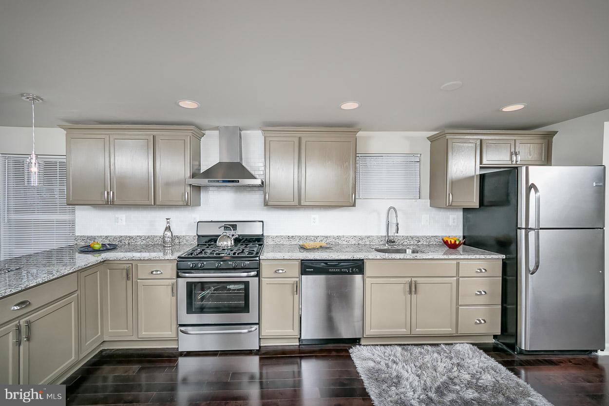 4108 Hanwell Road Randallstown, MD 21133 - Photo 5 of 18 Gourmet Chef's Kitchen!