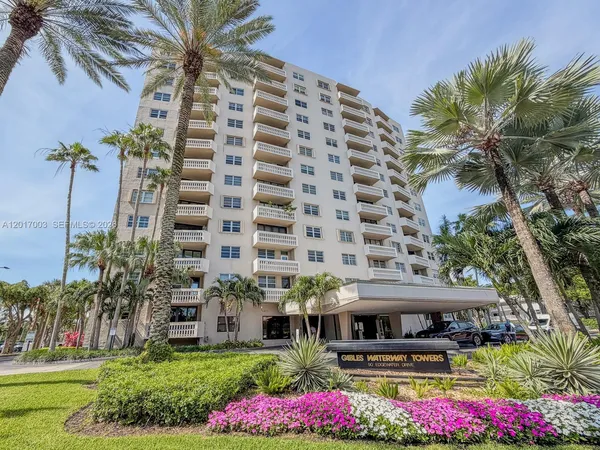 $675,000 | 90 Edgewater Drive, Unit 114, Coral Gables, FL 33133