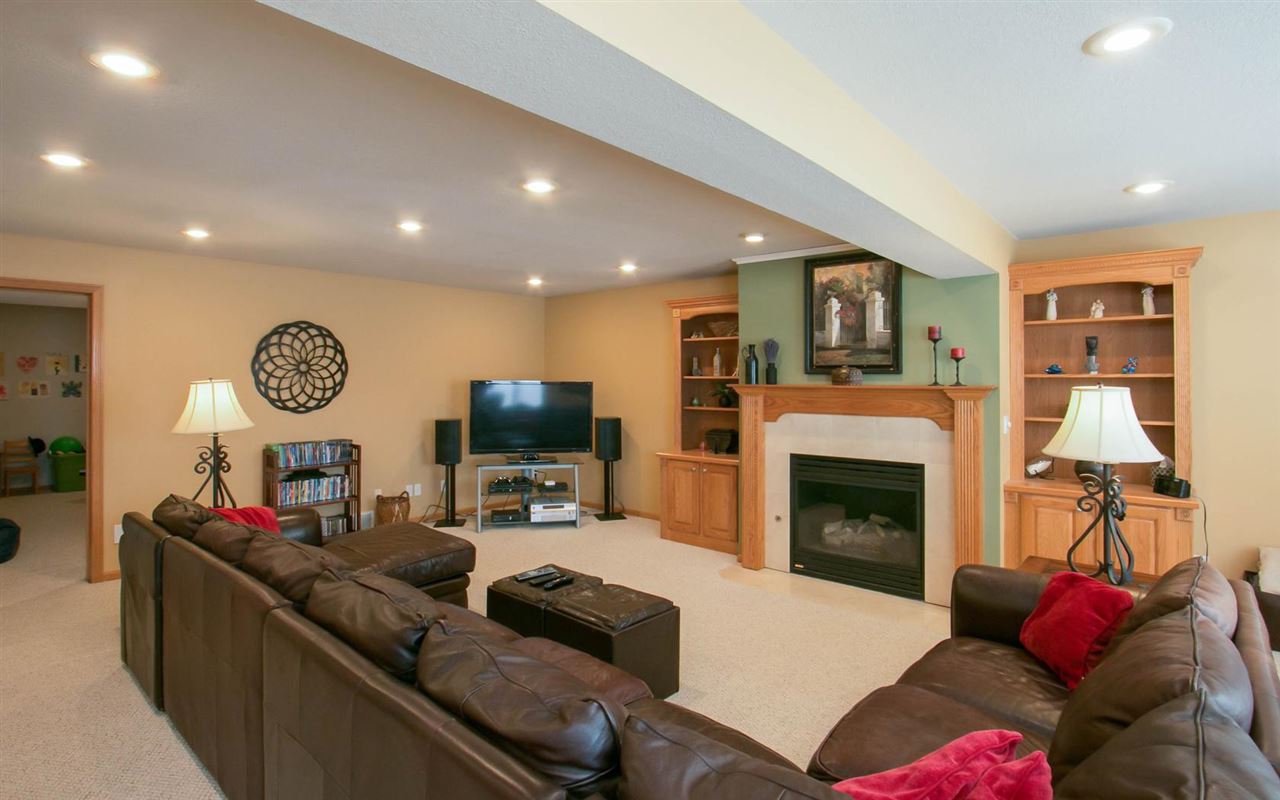 2802 Long Bluff Road Northeast Cedar Rapids, IA 52402 - Photo 20 of 25 Gallery Image 20
