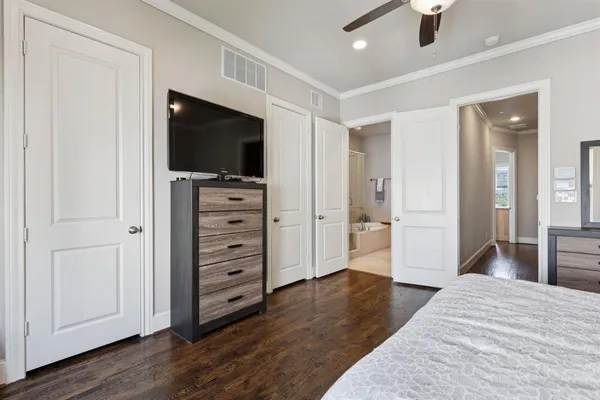 a view of a livingroom with wooden floor and closet