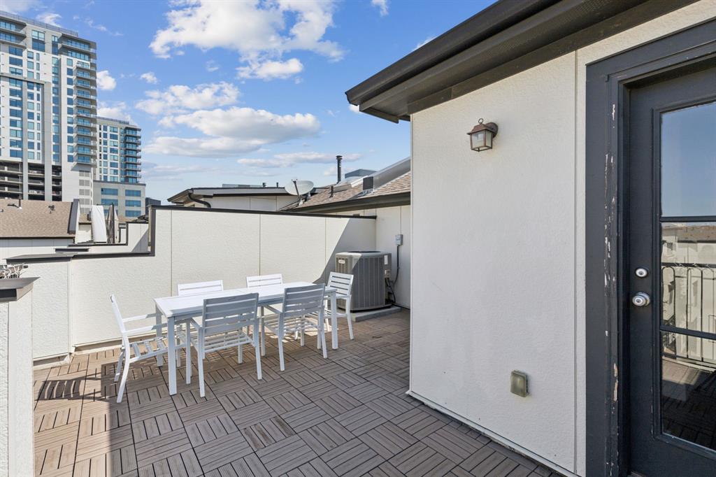 561 South Cesar Chavez Boulevard Dallas, TX 75201 - Photo 28 of 40 a view of a patio with table and chairs