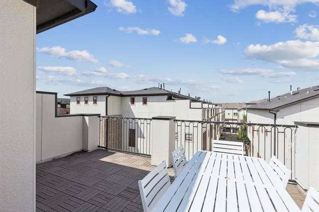 $725,000 | 561 South Cesar Chavez Boulevard, Dallas, TX 75201