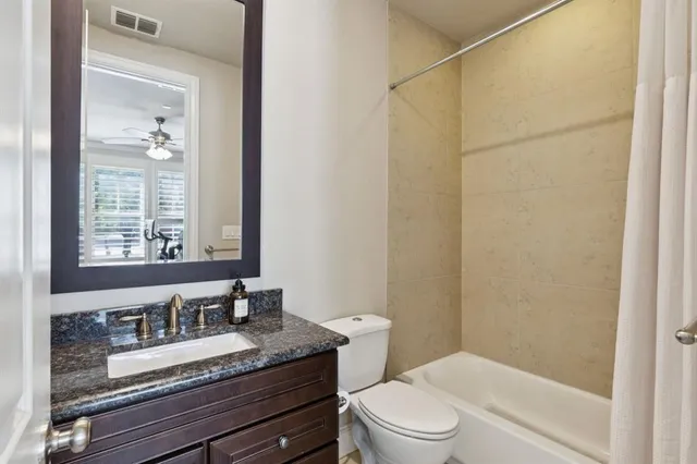 $725,000 | 561 South Cesar Chavez Boulevard, Dallas, TX 75201