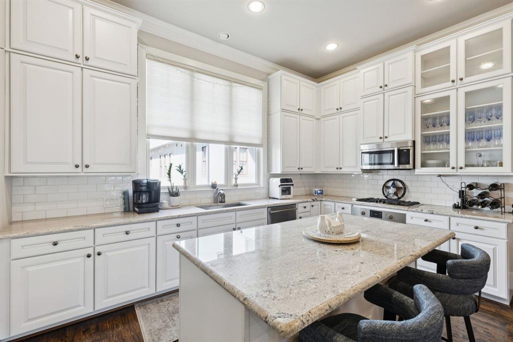 561 South Cesar Chavez Boulevard Dallas, TX 75201 - Photo 8 of 40 a kitchen with cabinets appliances and a counter top space
