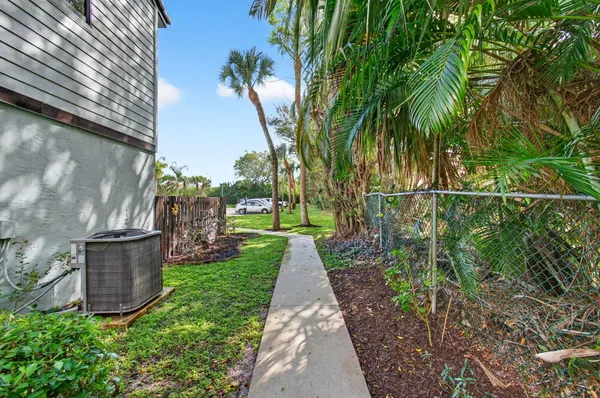 $3,200 | 22380 Pineapple Walk Drive, Boca Raton, FL 33433
