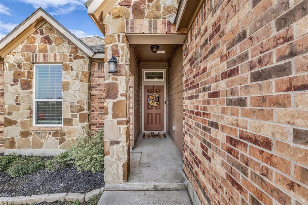 7008 Llano Drive China Spring, TX 76633 - Photo 3 of 26 a view of an entryway