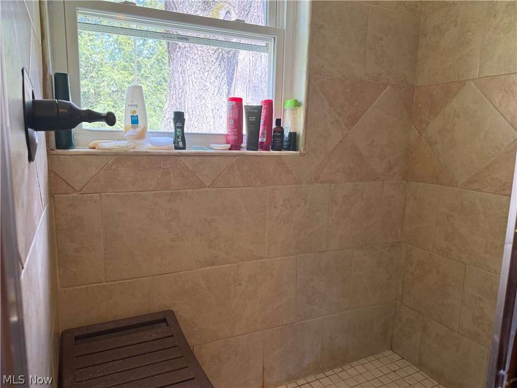 11811 Gaston Road Rogers, OH 44455 - Photo 19 of 38 BATHROOM #1