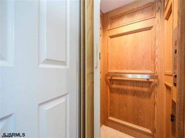 36 Chelsea Court, Unit 36 Atlantic City, NJ 08401 - Photo 19 of 23 a bathroom with a glass shower door