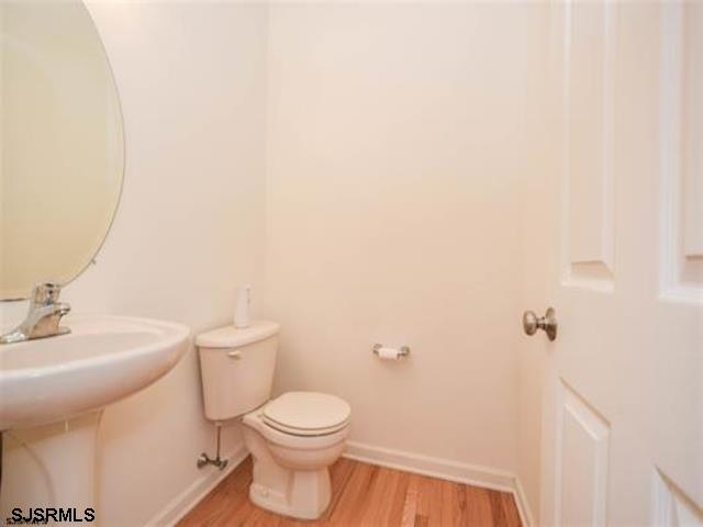 36 Chelsea Court, Unit 36 Atlantic City, NJ 08401 - Photo 10 of 23 a bathroom with a toilet a sink and mirror