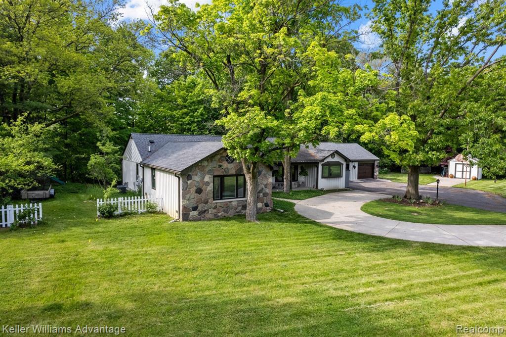 33770 Quaker Valley Road Farmington Hills, MI 48331 - Photo 8 of 31