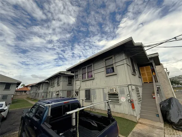 $3,800,000 | 946 Winant Street, Honolulu, HI 96817