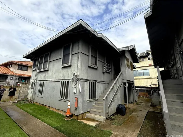 $3,800,000 | 946 Winant Street, Honolulu, HI 96817