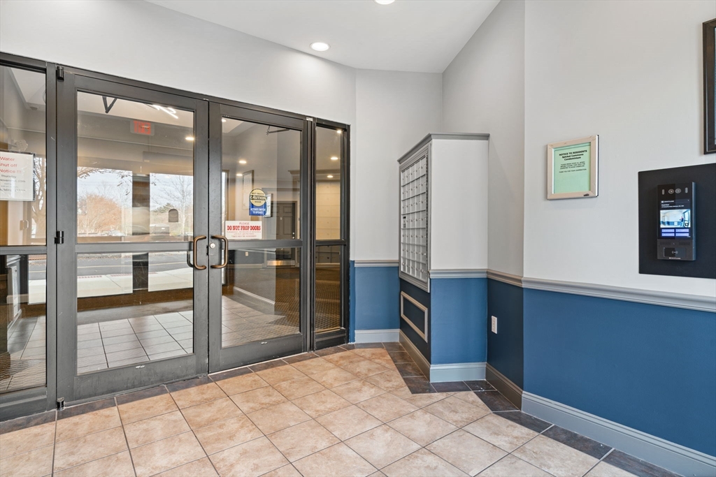 21 Hampshire Road, Unit 412 Methuen, MA 01844 - Photo 4 of 37