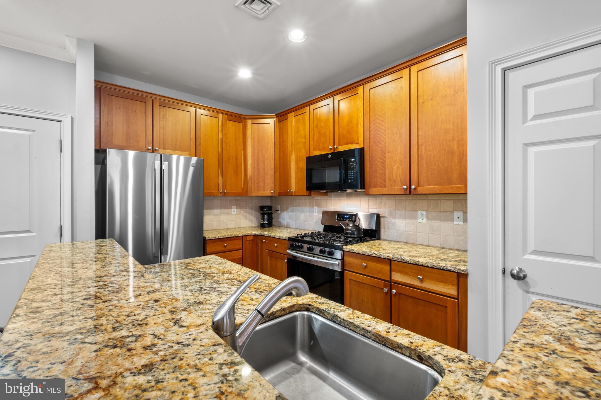 500 Admirals Way, Unit 211 Philadelphia, PA 19146 - Photo 15 of 45